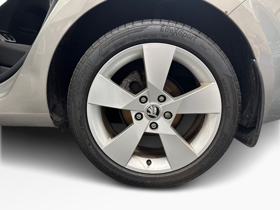 2018 Skoda Octavia - image 5