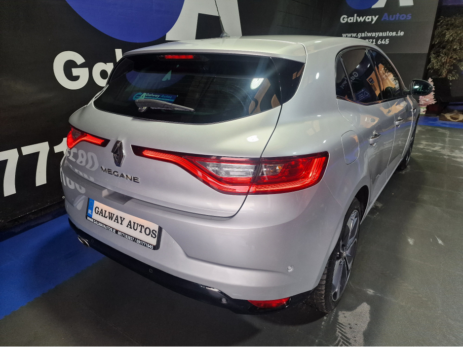 2016 Renault Megane - image 9