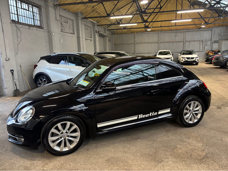 2013 Volkswagen Beetle - image 13