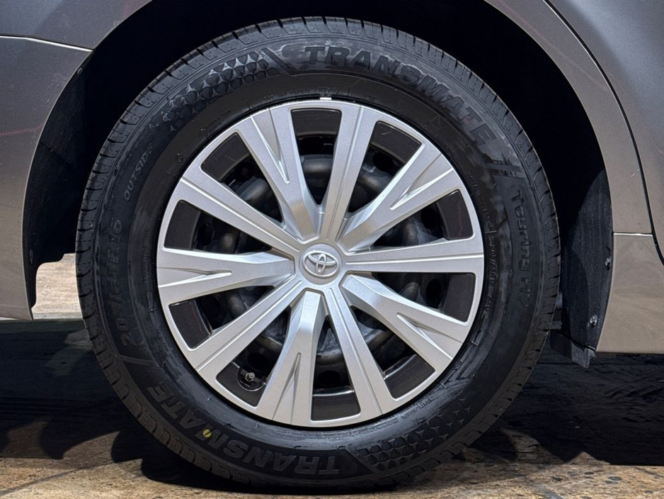 2022 Toyota Camry - image 10