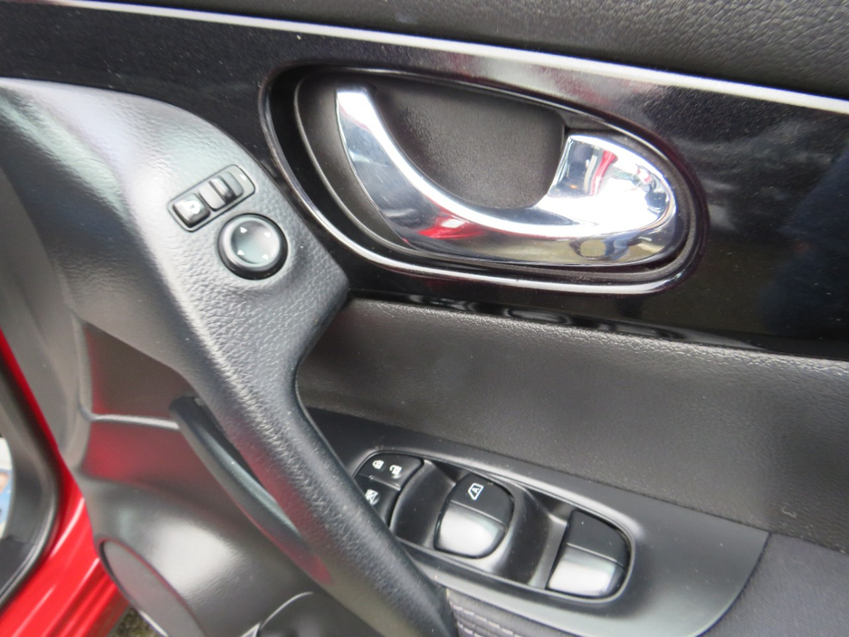 2014 Nissan Qashqai - image 11