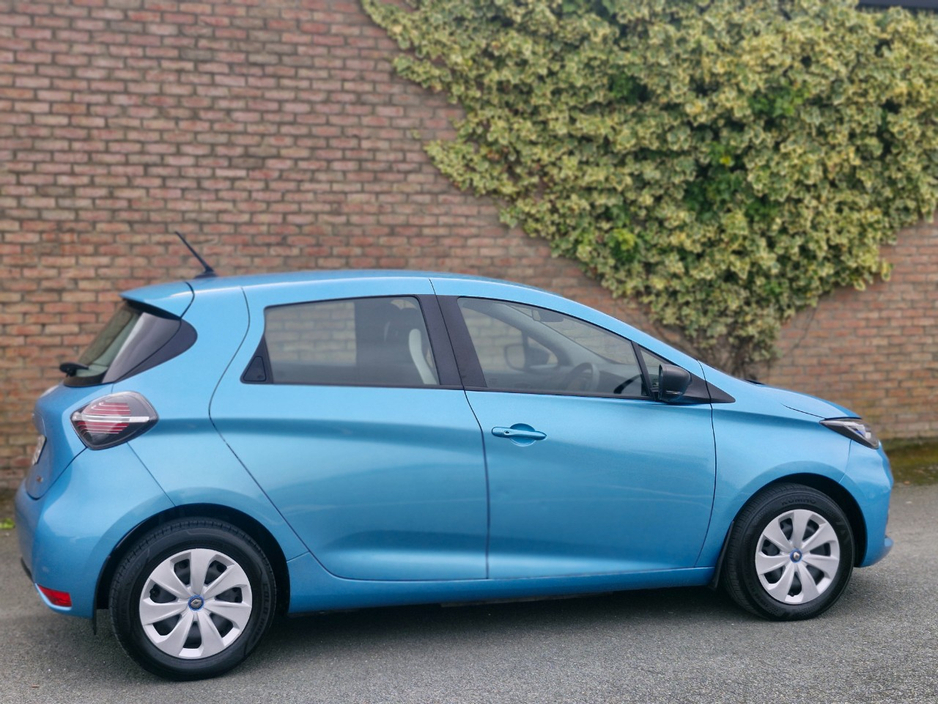 2020 Renault Zoe - image 16