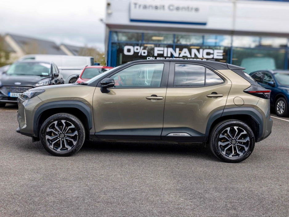 2024 Toyota Yaris Cross - image 12