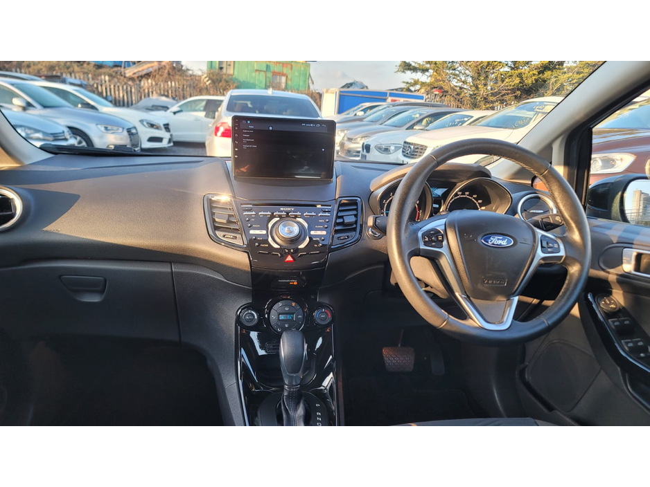 2015 Ford Fiesta - image 11