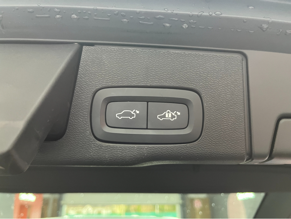 2023 Volvo XC60 €47950 2023 VOLVO XC46 RECHARGE PRECHARGE ULTIMATE T6 AWD PLUG 2.0 AUTOMATIC / CRUISE CONTROL / 360° CAMERA / ELECTRIC MEMORY & HEATED SEATS / PANORAMIC SUNROOF / APPLE CARPLAY / HEATED REAR SEATS €47,950