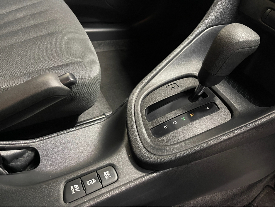 2020 Toyota Yaris - image 9