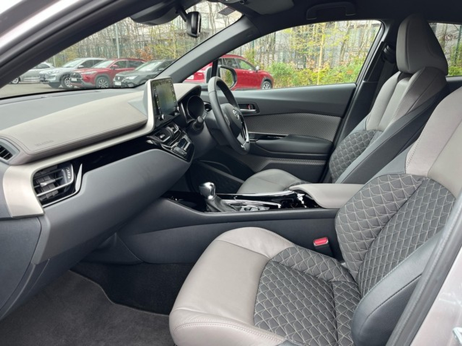 2022 Toyota C-HR - image 6