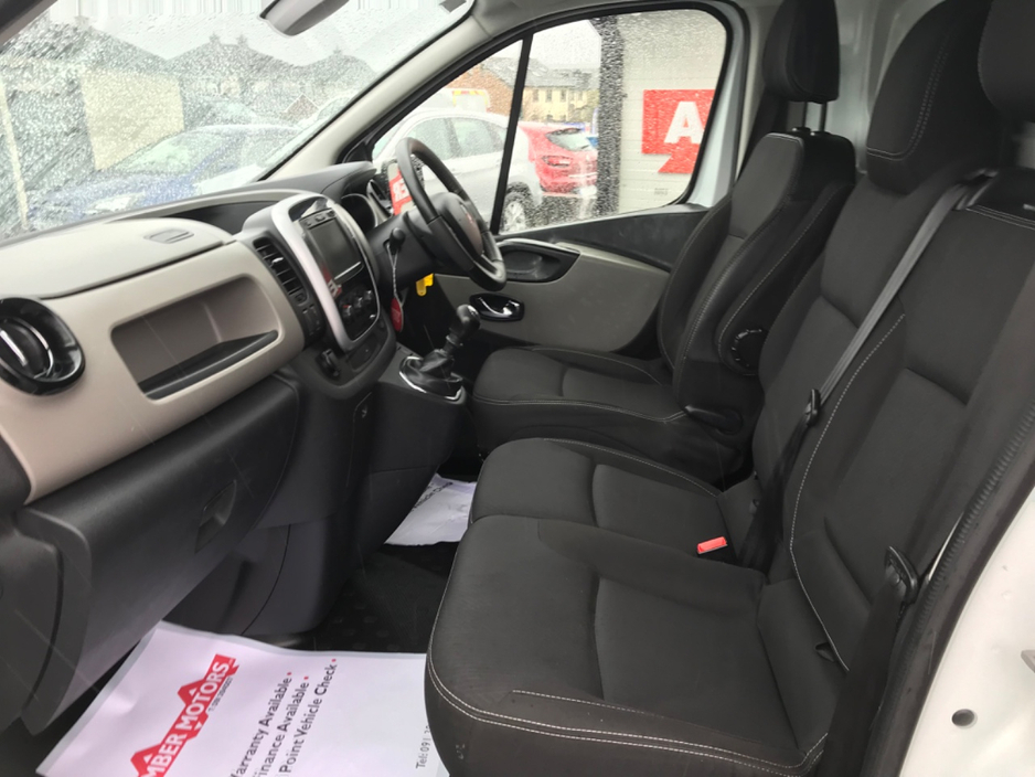 2019 Renault Trafic - image 14