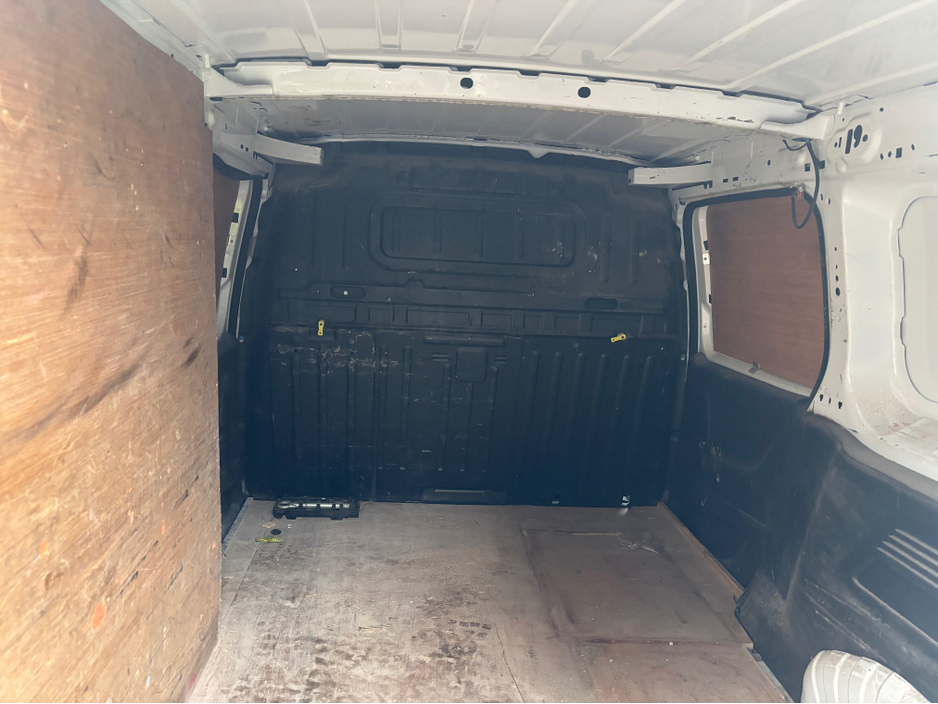 2021 Opel Combo - image 5