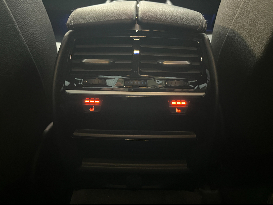 2019 BMW 5 Series - image 17