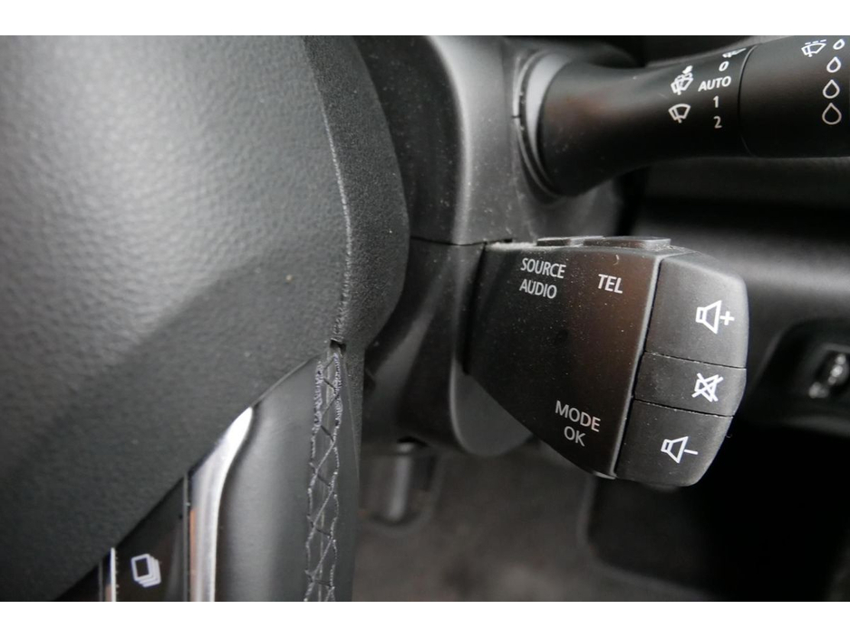 2018 Renault Megane - image 24