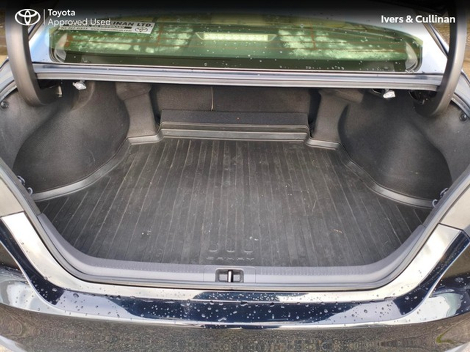 2022 Toyota Camry - image 9