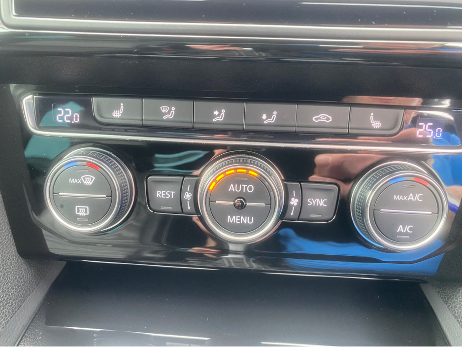 2017 Volkswagen Passat R-LINE PASSAT 2.0 TSI 2017 €19,995