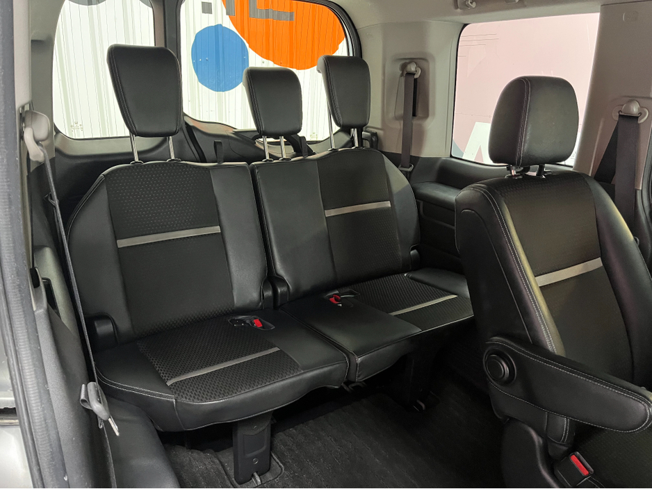 2018 Honda Stepwagon - image 13