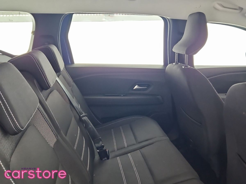 2022 Dacia Jogger - image 10