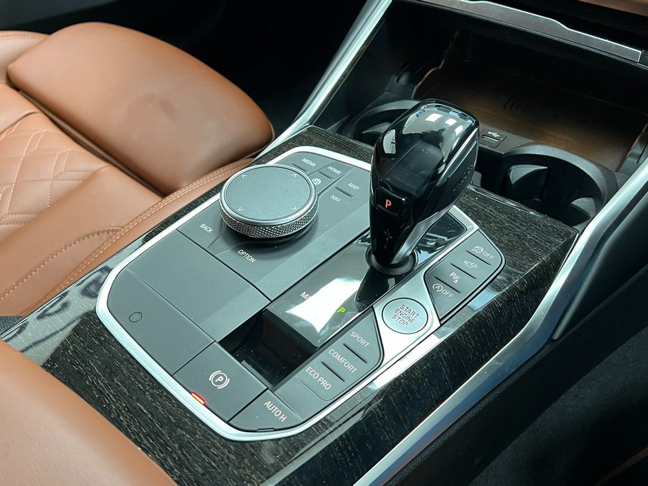 2021 BMW 3 Series - image 8