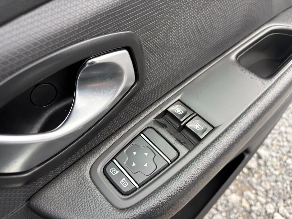 2019 Renault Clio - image 21