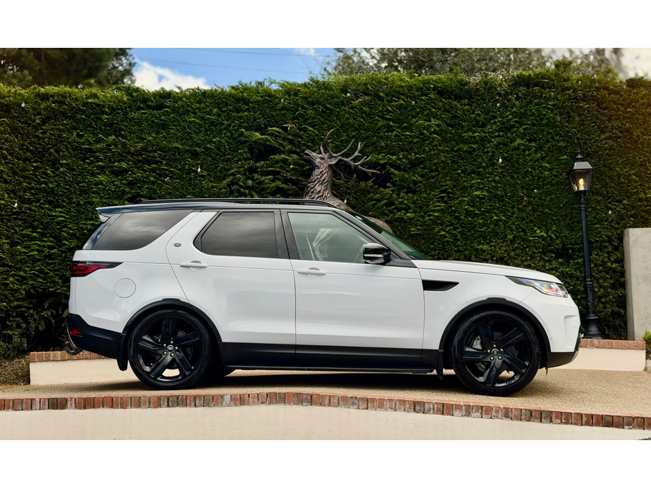 2021 Land Rover Discovery - image 3
