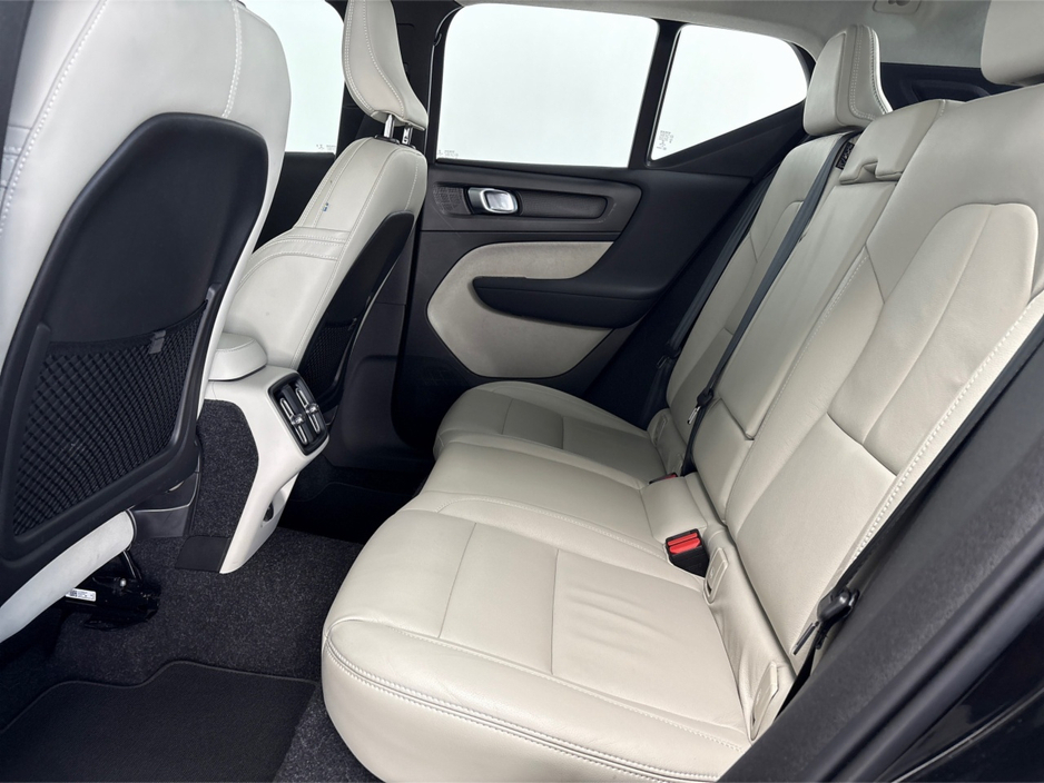 2020 Volvo XC40 - image 29