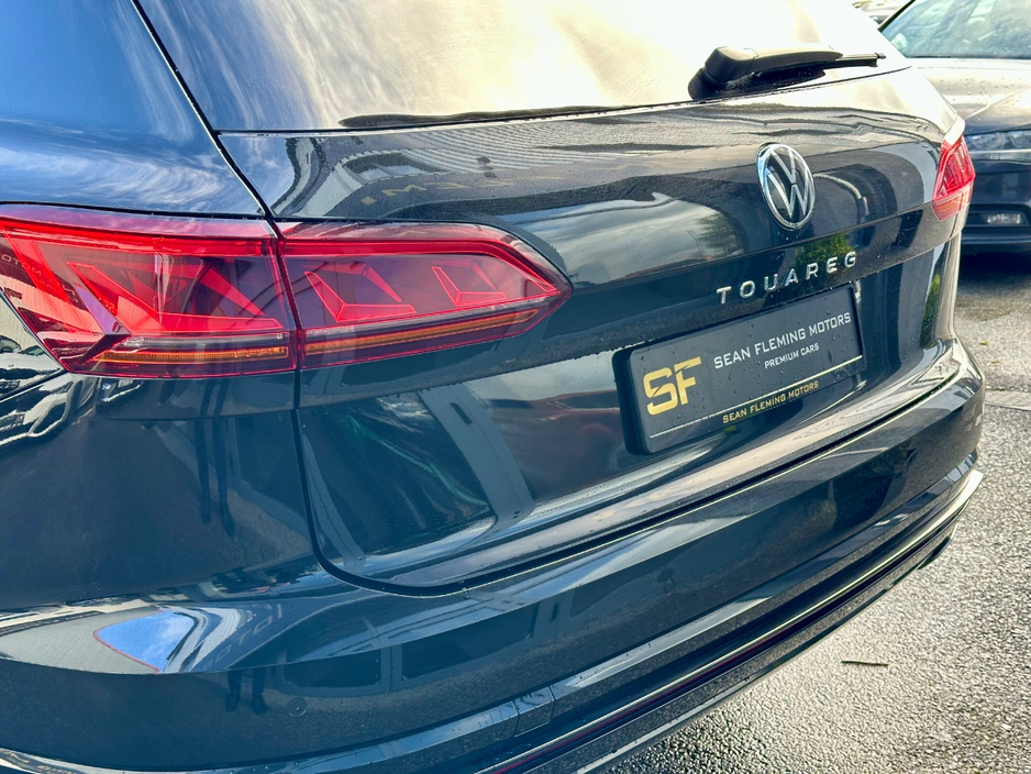 2023 Volkswagen Touareg - image 29