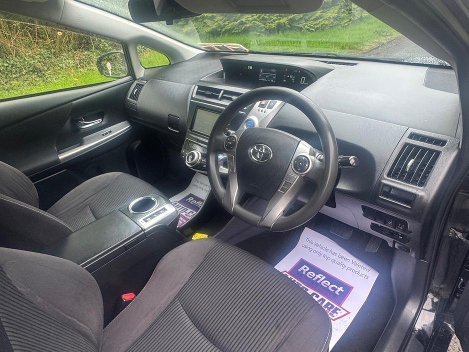 2015 Toyota Prius - image 6