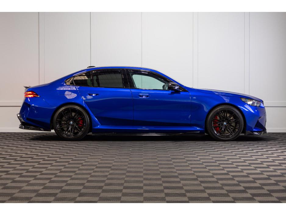 2025 BMW M5 - image 6