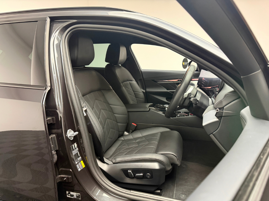 2025 BMW 5 Series - image 11