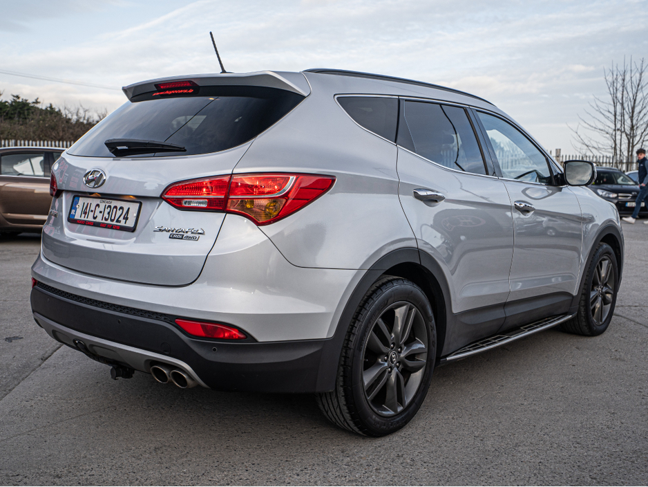 2014 Hyundai Santa Fe - image 12