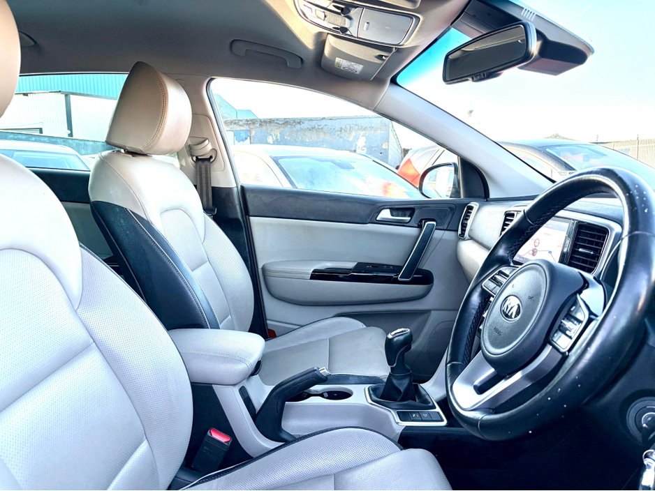 2021 Kia Sportage - image 10