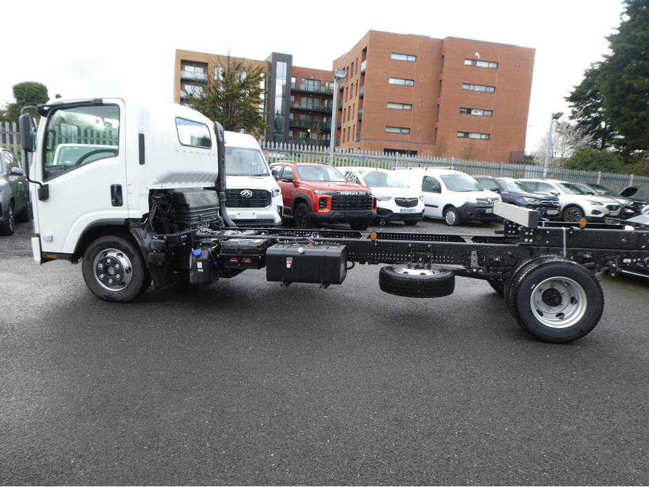 2026 Isuzu NPR - image 7