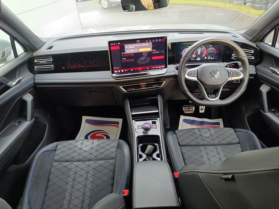 2025 Volkswagen Tiguan - image 4