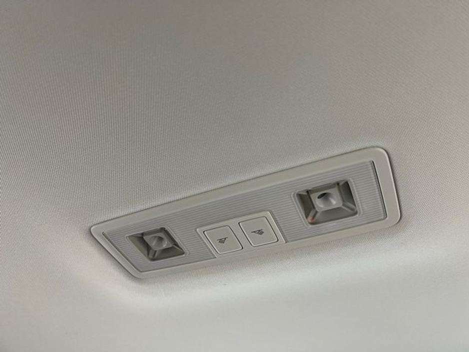 2020 Volkswagen Passat - image 24