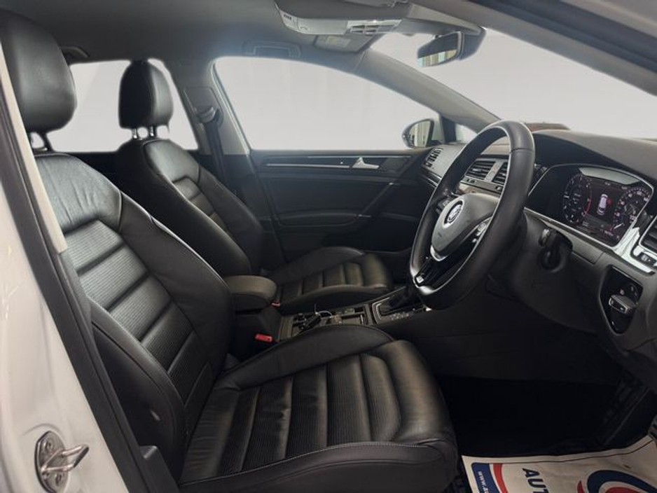 2019 Volkswagen Golf - image 11