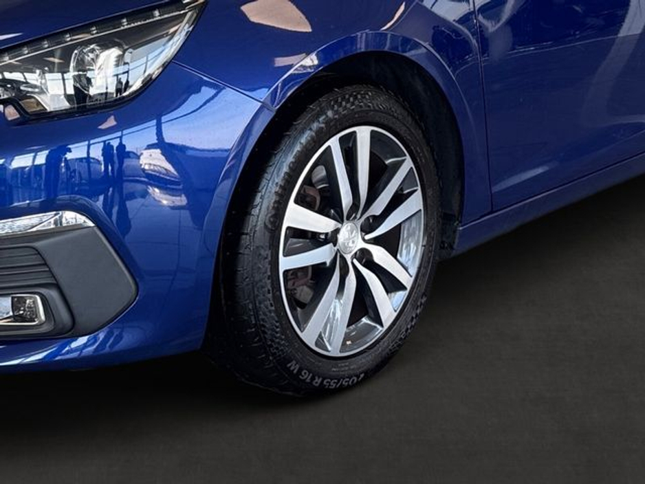 2020 Peugeot 308 - image 10