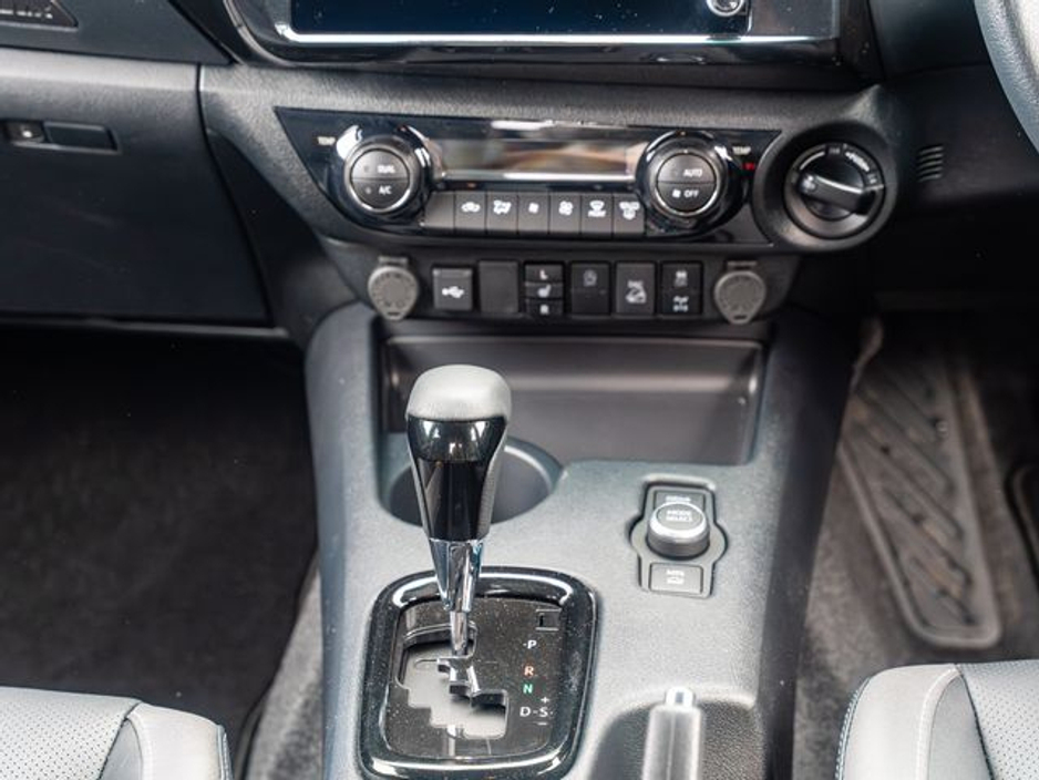 2026 Toyota Hilux - image 9