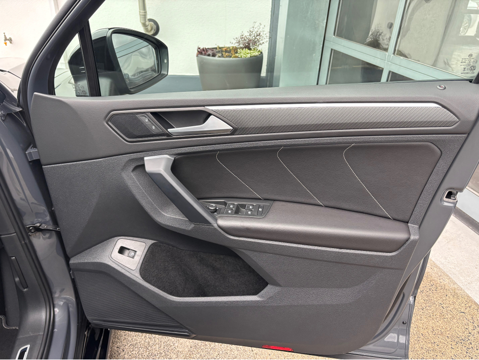 2024 Volkswagen Tiguan - image 18