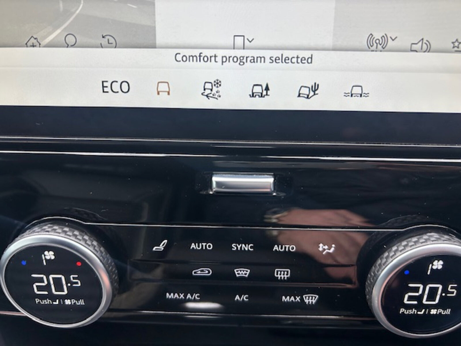 2024 Land Rover Discovery - image 16