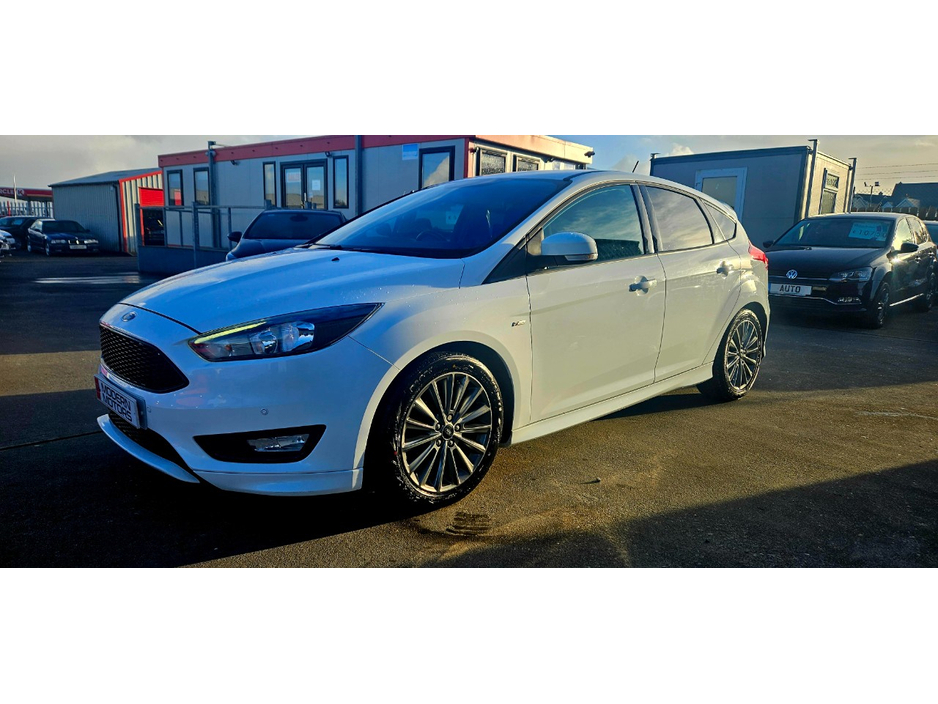 2018 Ford Focus - image 15