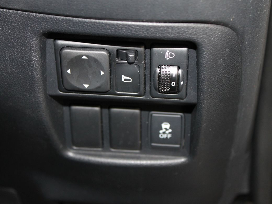 2014 Nissan Juke - image 23