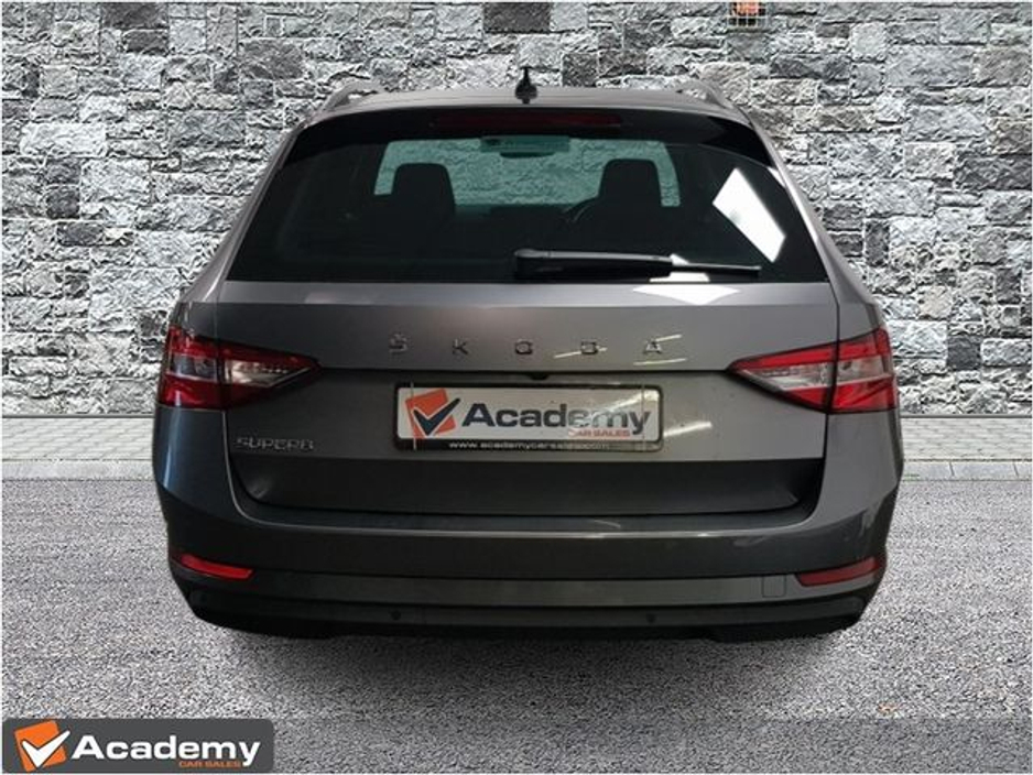 2024 Skoda Superb - image 7