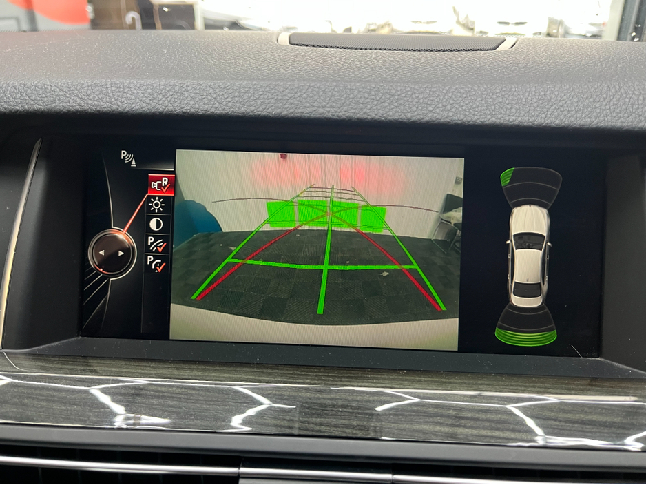 2017 BMW 5 Series - image 27