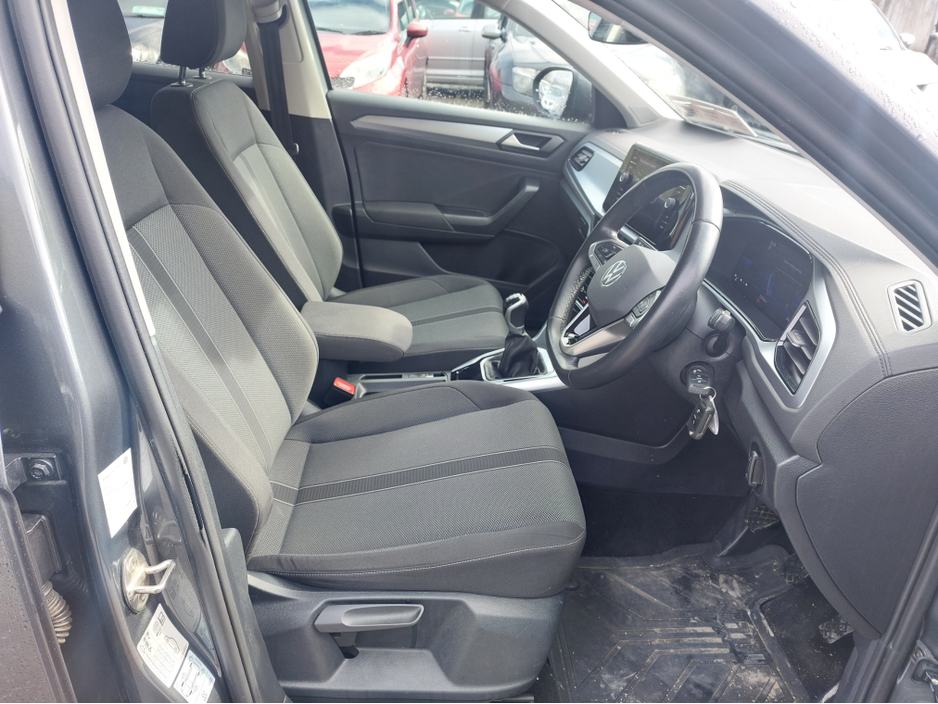 2022 Volkswagen T-Roc - image 4