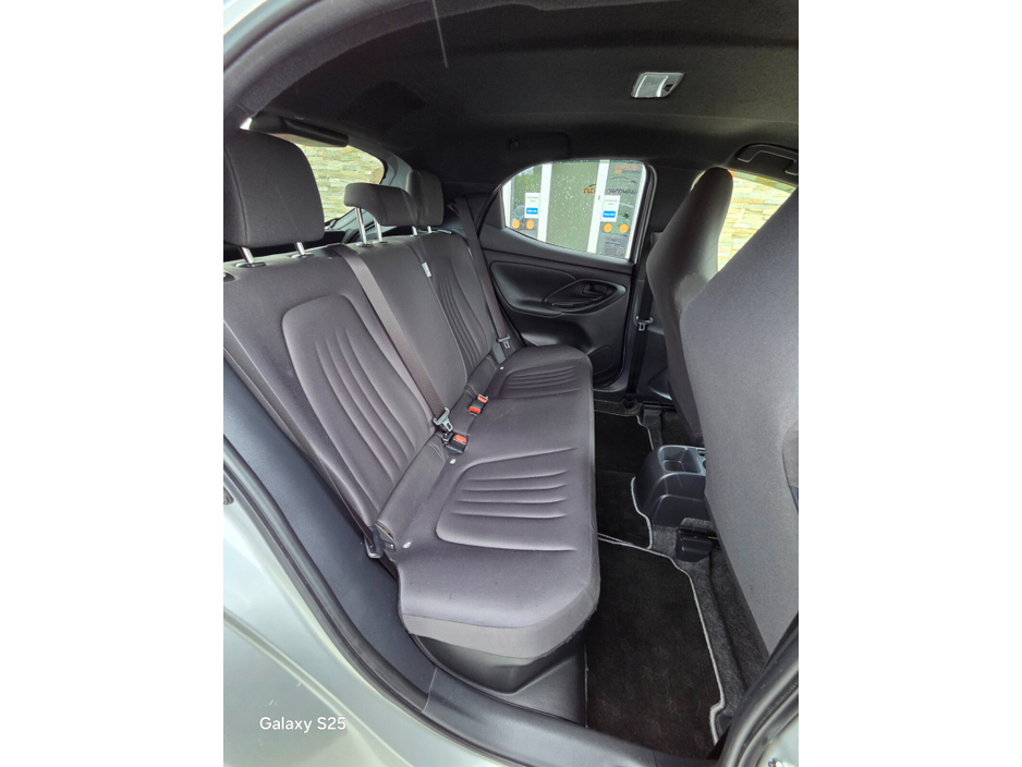 2021 Toyota Yaris - image 17