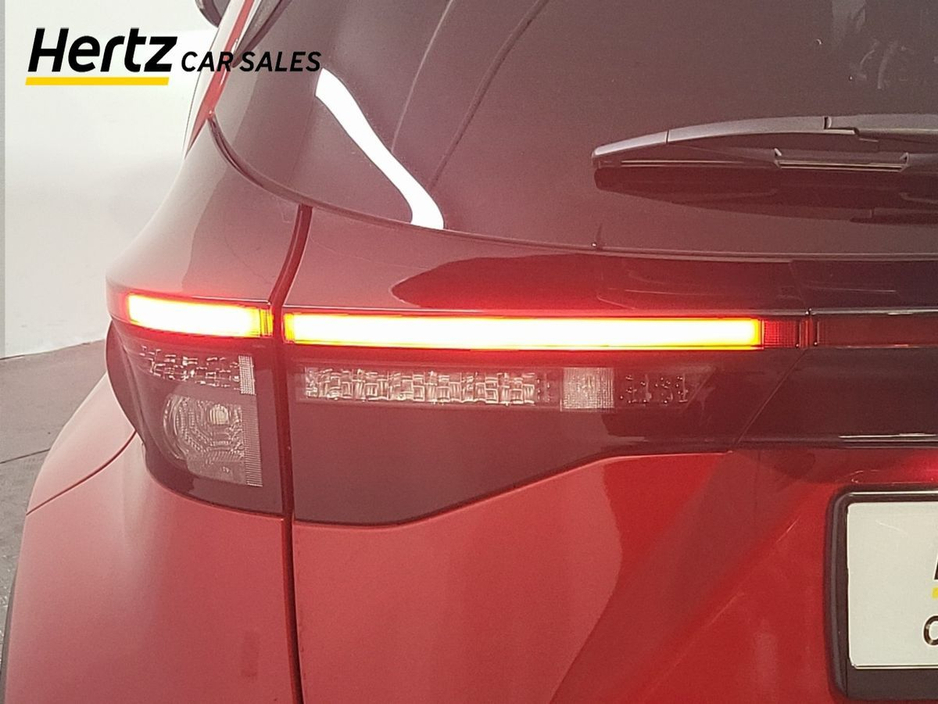 2023 Toyota Yaris Cross - image 8