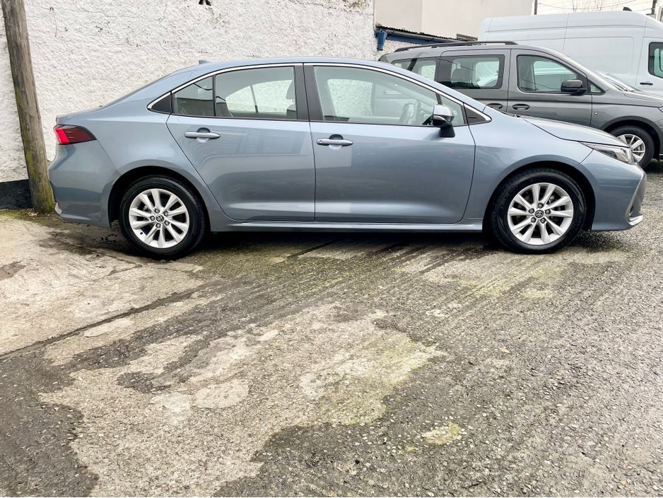 2023 Toyota Corolla - image 4