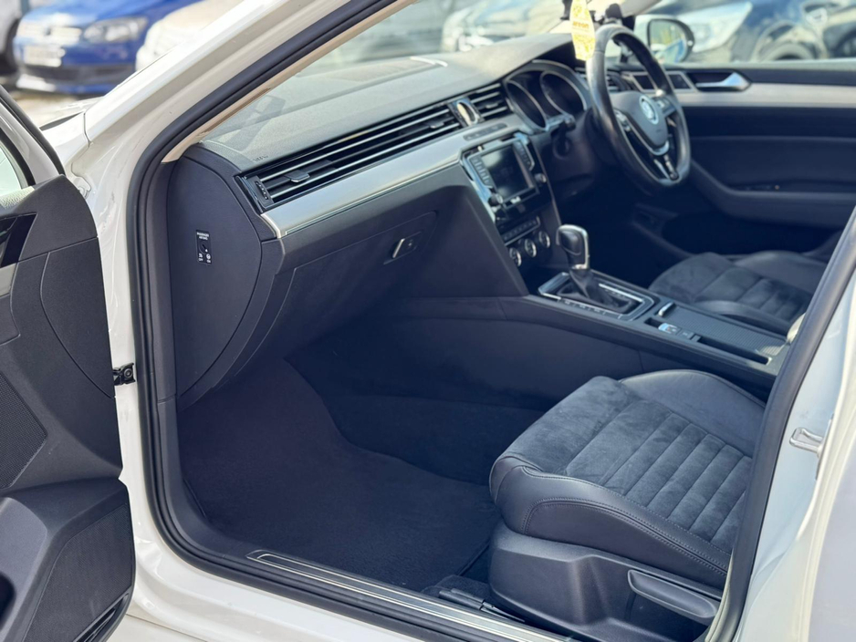 2016 Volkswagen Passat - image 18