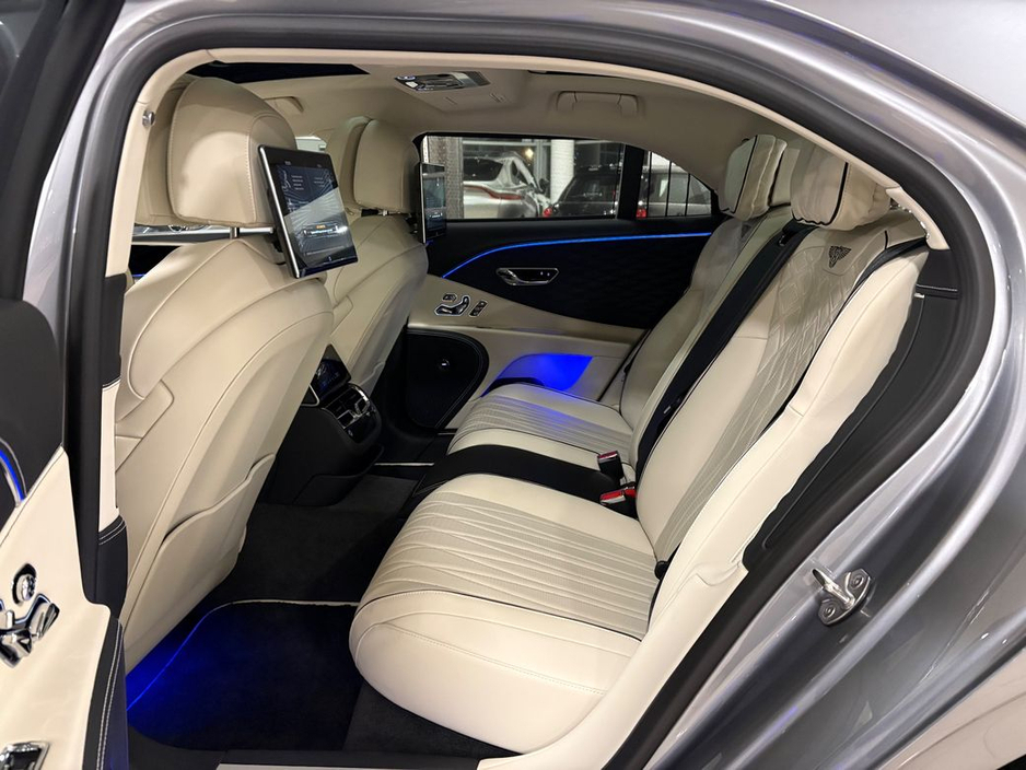 2025 Bentley Flying Spur 3.0 V6 E-HYBRID AZURE=AS NEW//HUGE SPEC=PAN ROOF//BALANCE OF BENTLEY WARRANTY=ONLY €150 ANNUAL ROAD TAX//TAILORED FINANCE PACKAGES AVAILABLE=TRADE INS €249,995