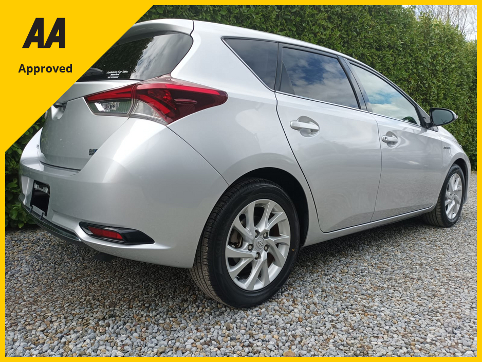 2016 Toyota Auris 1.8 PETROL HYBRID HALF LEATHER INTERIOR IMMACULATE INSIDE WITH ONLY 27,404kms COMPREHENSIVE SERVICE HISTORY (10 STAMPS) REVERSE CAMERA TOUCH SCREEN RADIO APPLE CARPLAY&ANDROIDAUTO FACTORY IMMOBILISER €16,795
