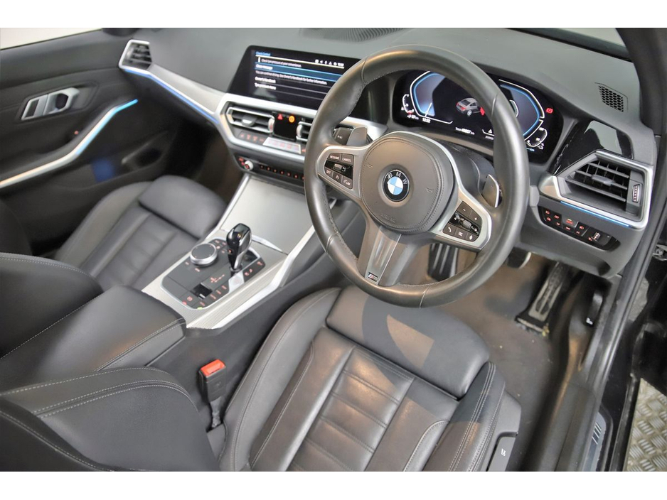 2021 BMW 3 Series - image 13