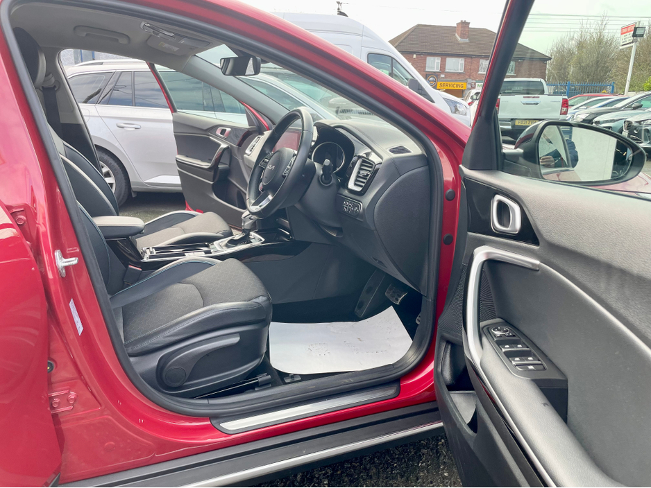 2023 Kia XCeed - image 7